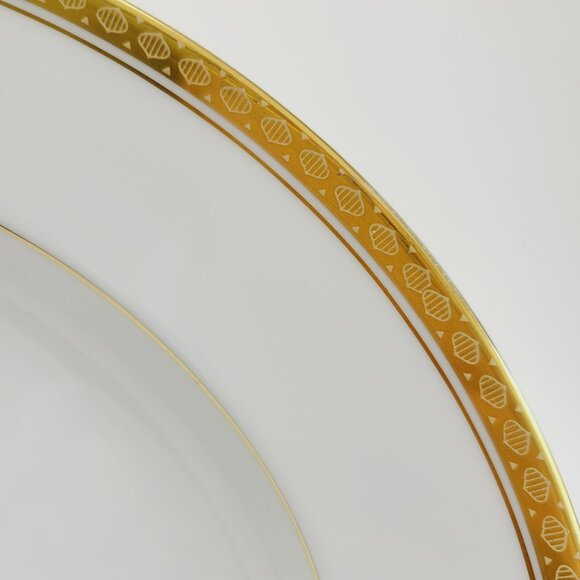Noritake Richmond 13" Oval Platter White Base Gold Etched Band Elegant Dining - Picture 3 of 9